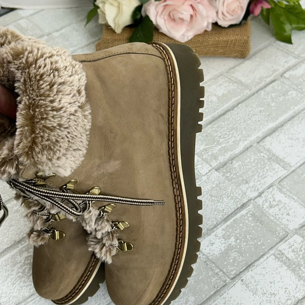Cozy Brown Winter Boots with Faux Fur by [Brand] - Picture 3 of 5